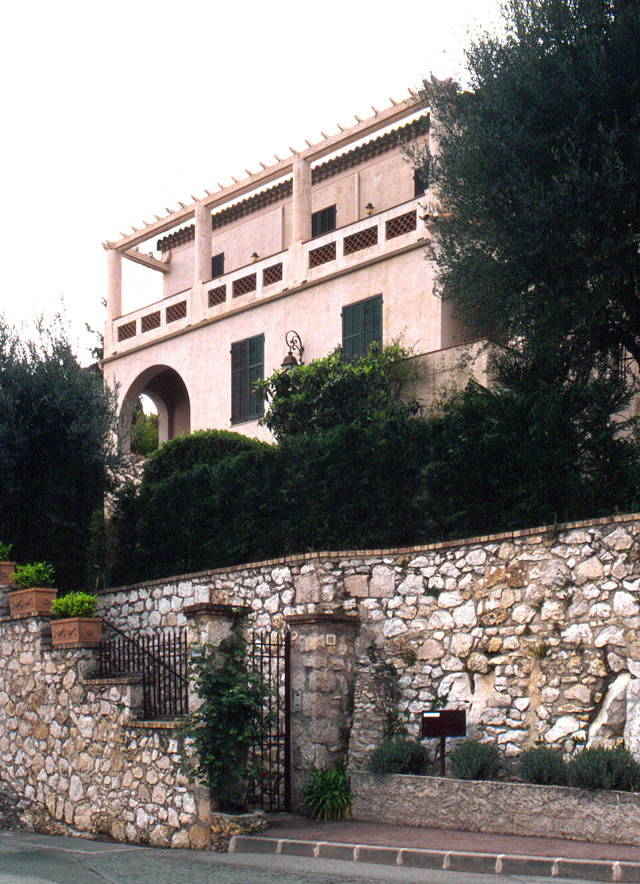 Residence_Villa_Primavera_of_Han_van_Meegeren_1932-1938_in_Roquebrune-Cap-Martin,_Avenue_des_Cyprès_10,_France_1.jpg