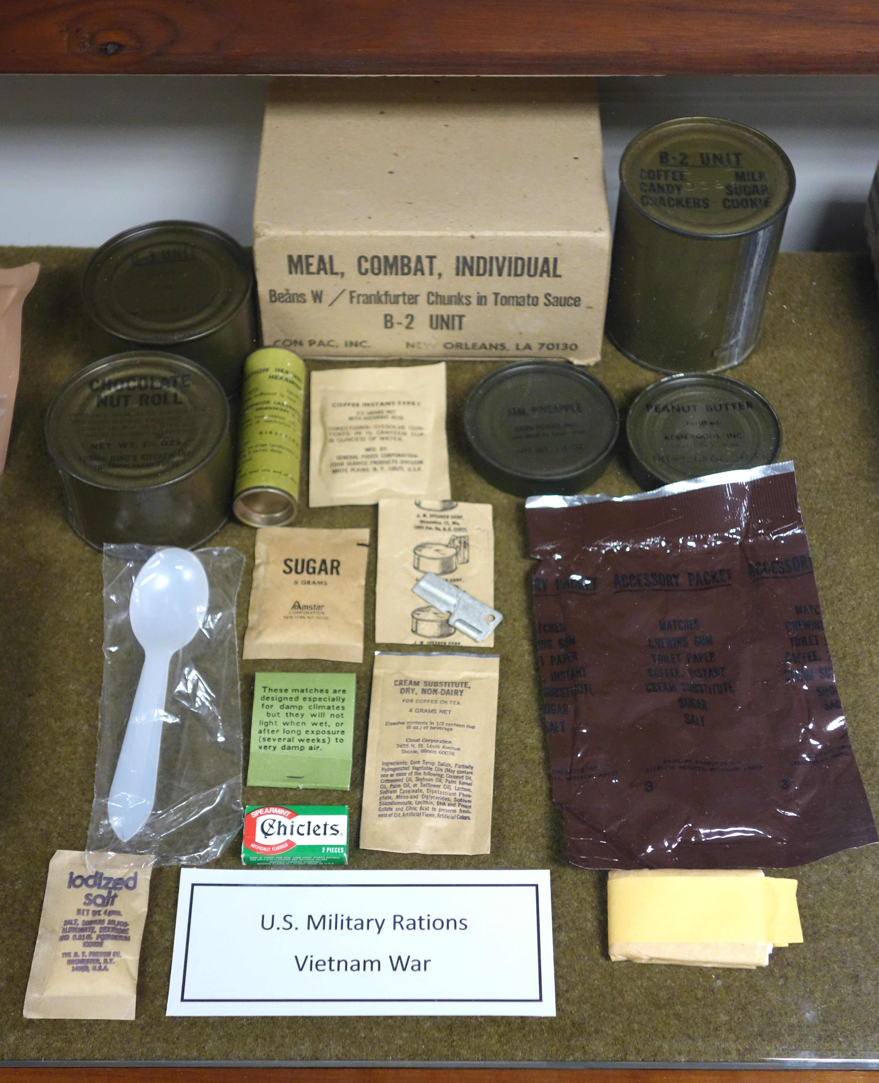 Military_Rations,_Vietnam_War_-_Fort_Devens_Museum_-_DSC07077.JPG