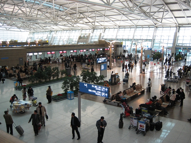 Korea-Incheon-International-Airport-Deperture-lobby-check-in-counter.JPG