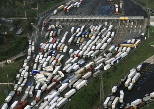 horrible-traffic-jam-pictures1.jpg