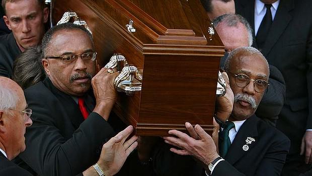 griot-magazine-peter-norman-funerals-white-man-in-that-photo-black-power-salute.jpg