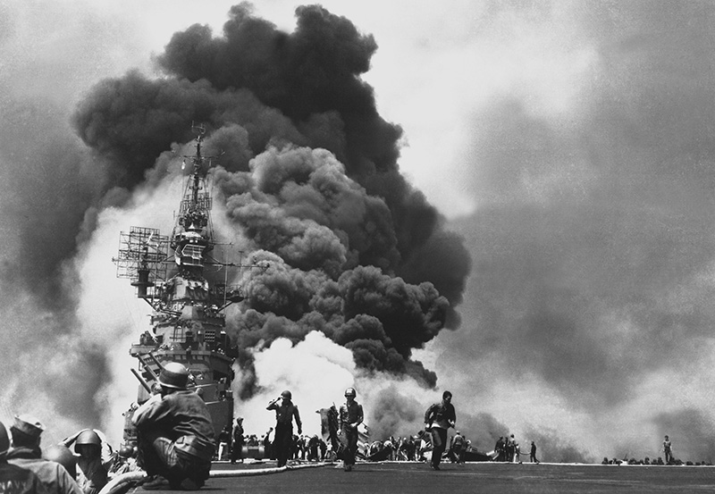 USS_Bunker_Hill_hit_by_two_Kamikazes.jpg