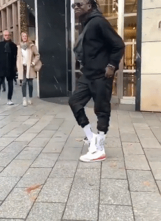 SmartSelect_20210217-135440_Instagram.gif