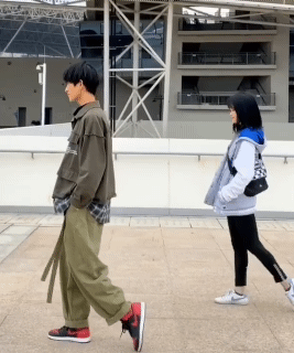 SmartSelect_20210217-135203_Instagram.gif