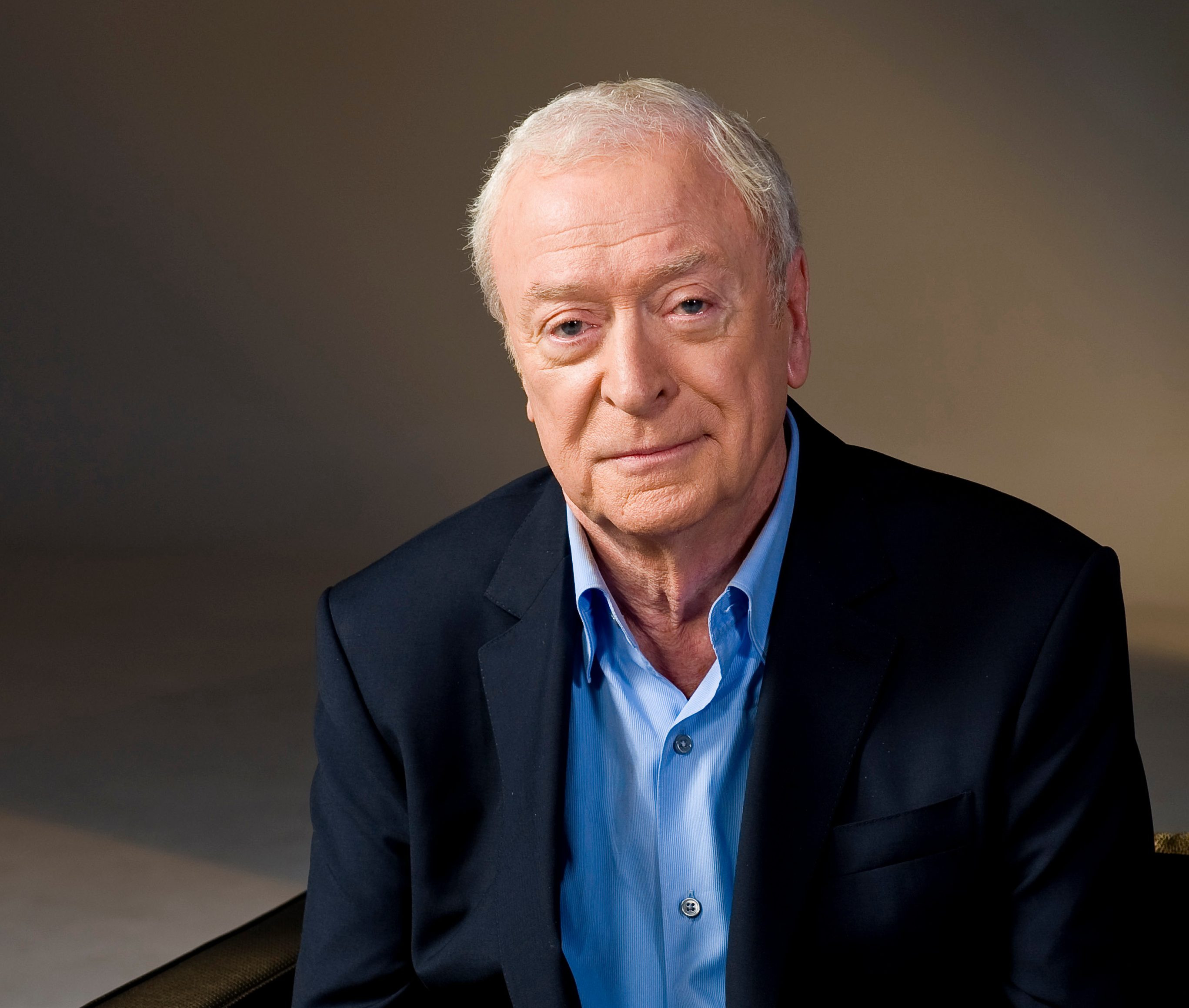 michael-caine-025-michael-caine-c2ae-raymi-hero-productions-2017-photo-by-jeff-spicer-e1564489766704.jpg