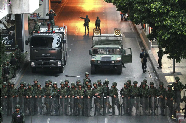 2014년 쿠데타 도시를 점령한 쿠데타군.PNG