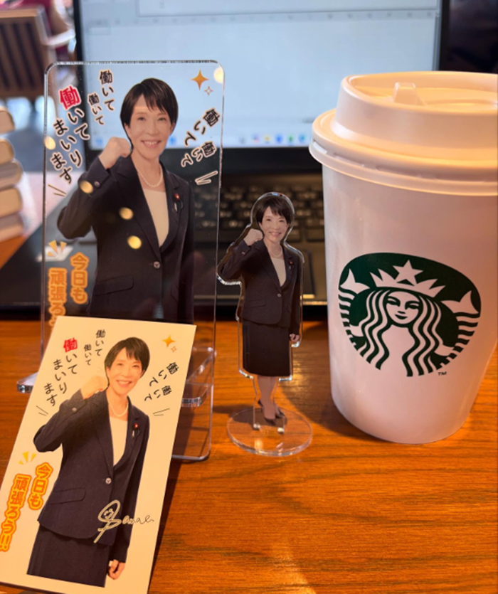 다카이치 사나에 캐릭터 상품.PNG