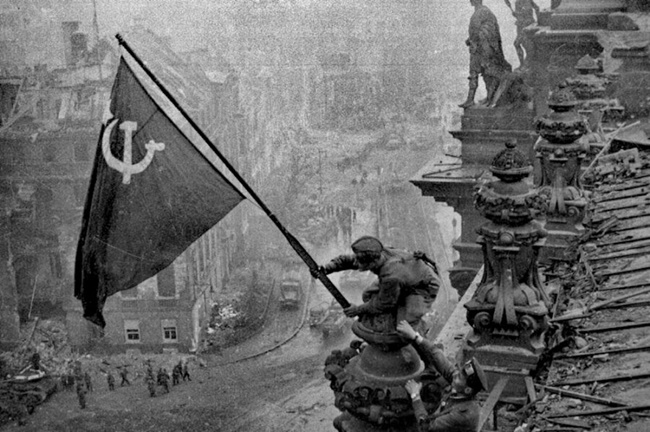 베를린 깃발.jpg