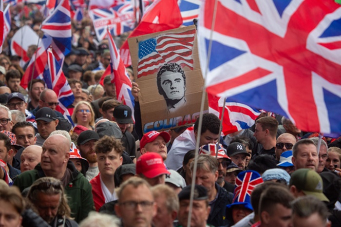 연합뉴스 영국에서 일어난 극우 집회.jpg