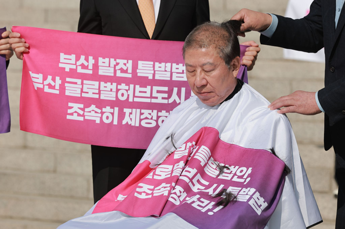 박형준 삭발 연합뉴스.png