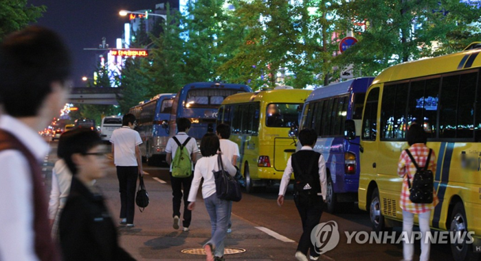 학원가 아이들.PNG