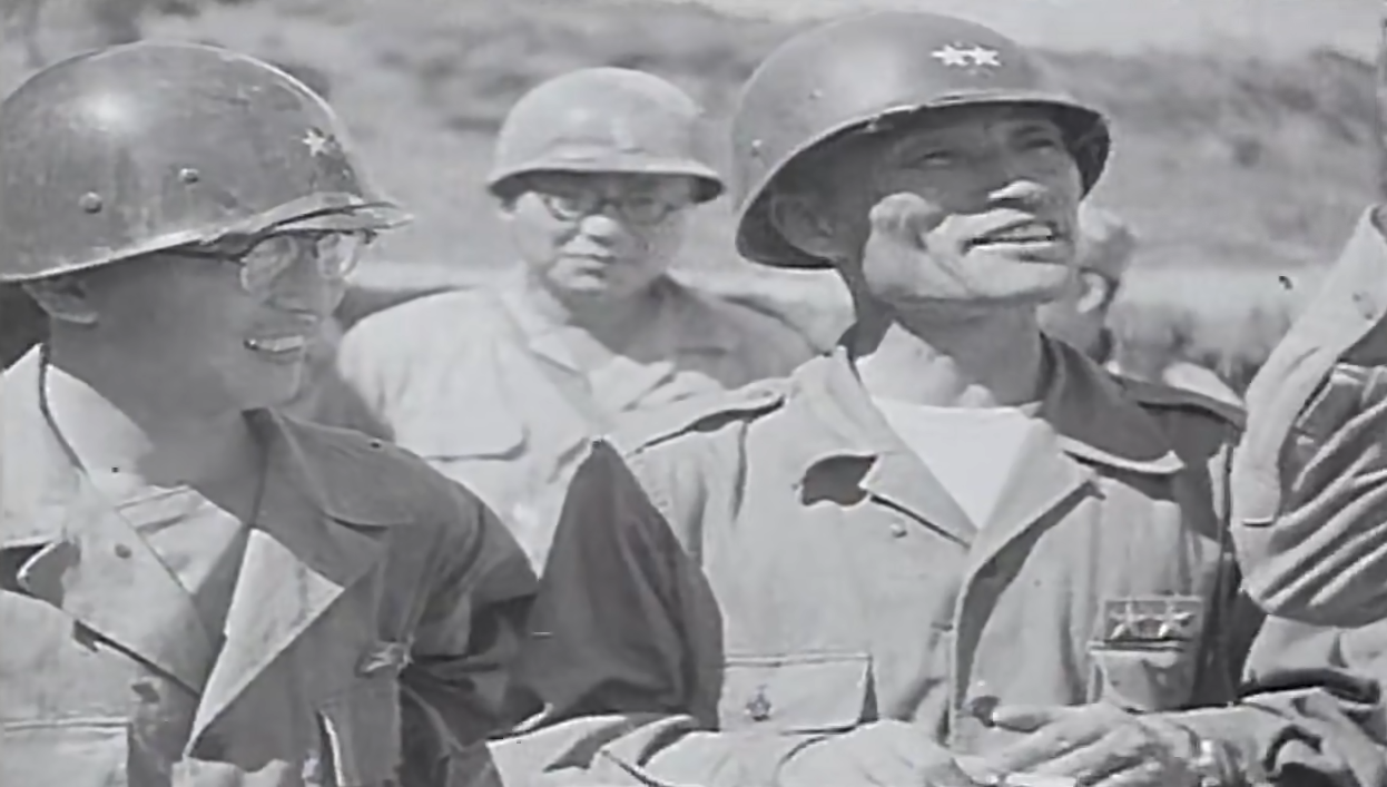 [영상자료] 6.25 전쟁 실제 전투영상 다큐멘터리│정의의 진격 1부 (1951) 34-15 screenshot.png