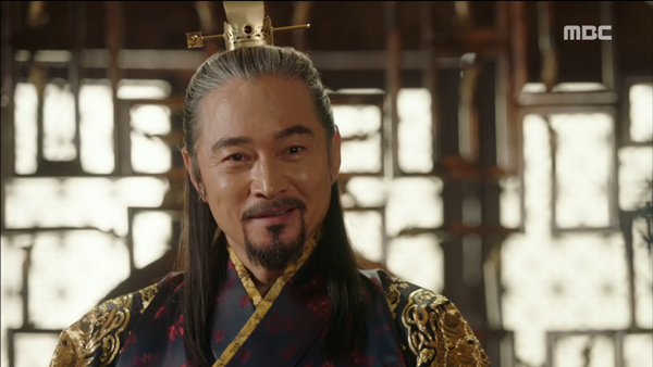 [The King in Love]왕은 사랑한다ep.25,26Bo-seok, who does not back down, commands Soo-hyun as a queen 1-36 screenshot.png