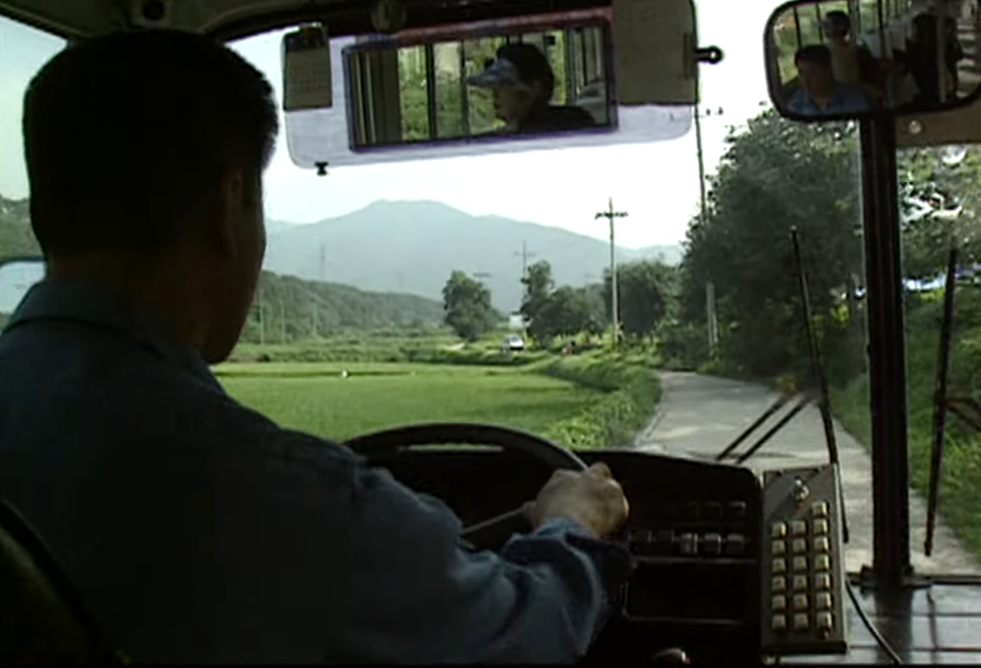 시골 길을 달리는 90년대 시내버스! _ 고전영상 옛날영상 0-9 screenshot.png