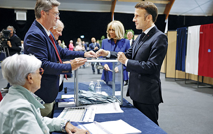 마크롱 투표 로이터.PNG