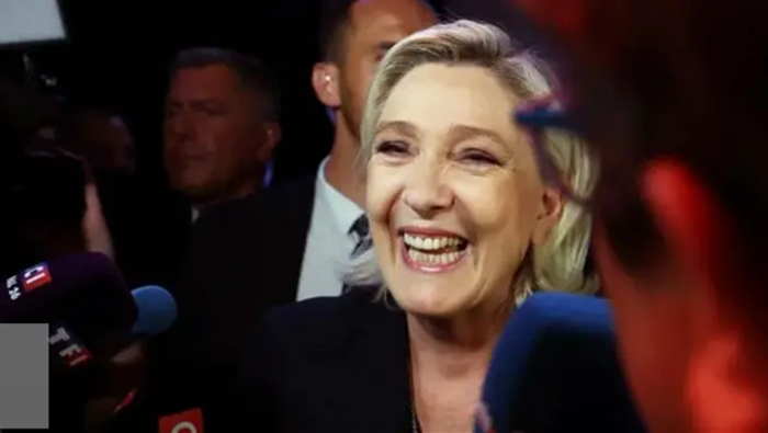 마린 르펜 웃음.PNG