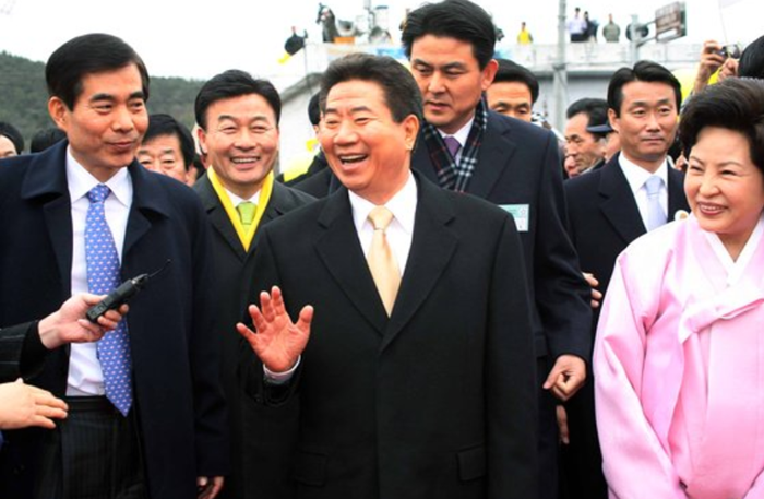 봉하마을로 돌아온 노무현 대통령.PNG