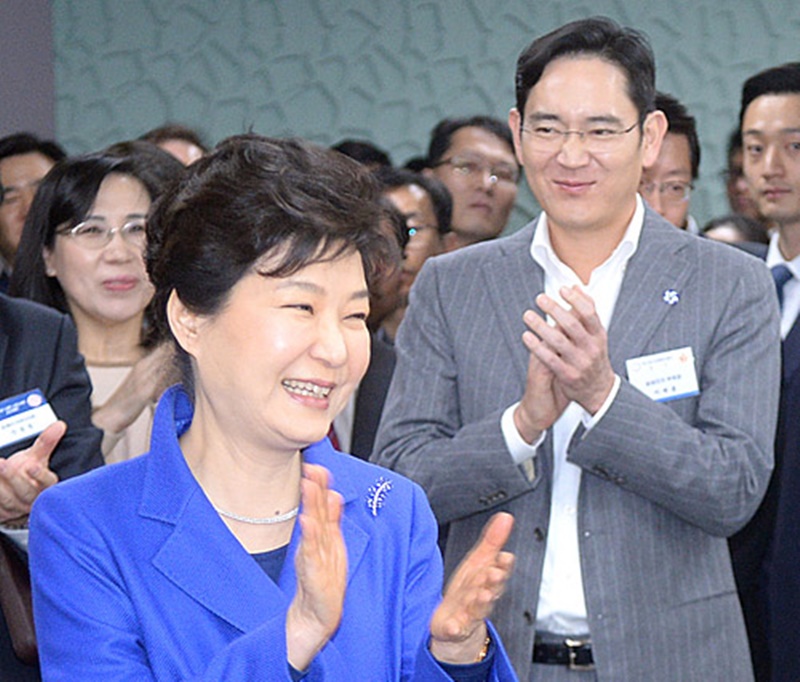 박근혜 이재용 뉴시스.jpg