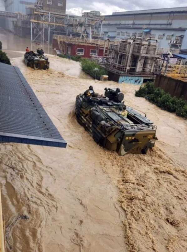 해병대 장갑차.jpg