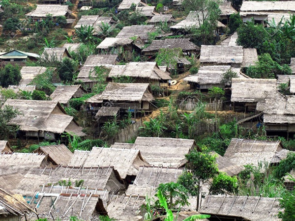 미얀마 난민캠프.jpg