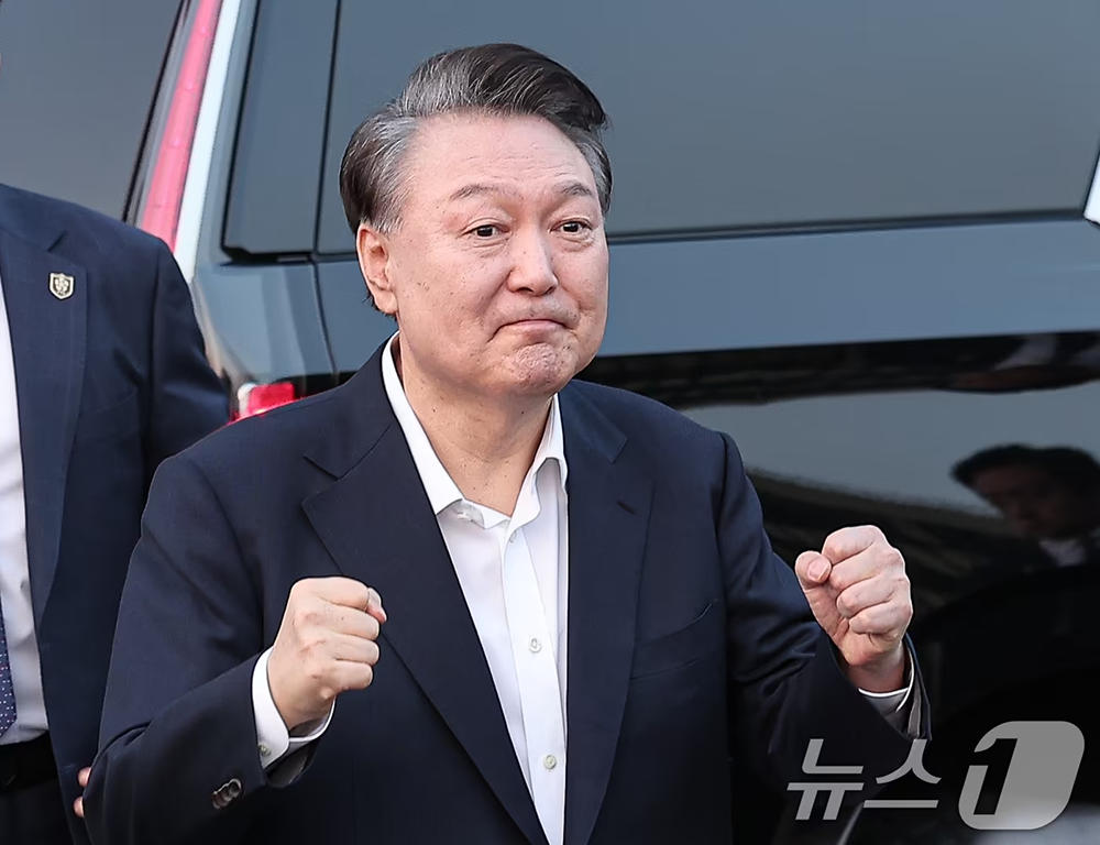 윤석열 주먹.png