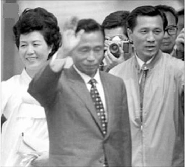 박정희 박종규.jpg