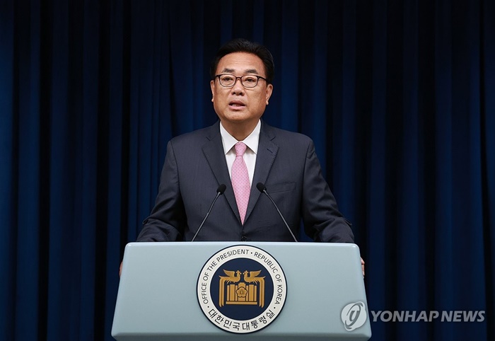 정진석 비서실장 사진.jpg