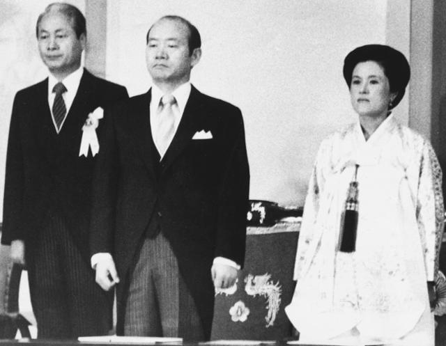 1981년 3월 제12대 대통령 취임식장 전두환 이순자 사진_출처 한국일보.jpg