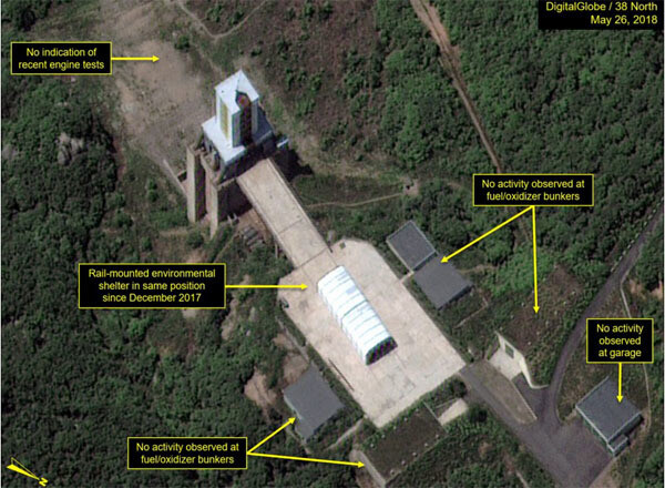 북한이 서해위성발사장이라 부르는 동창리 발사대의 모습.jpg