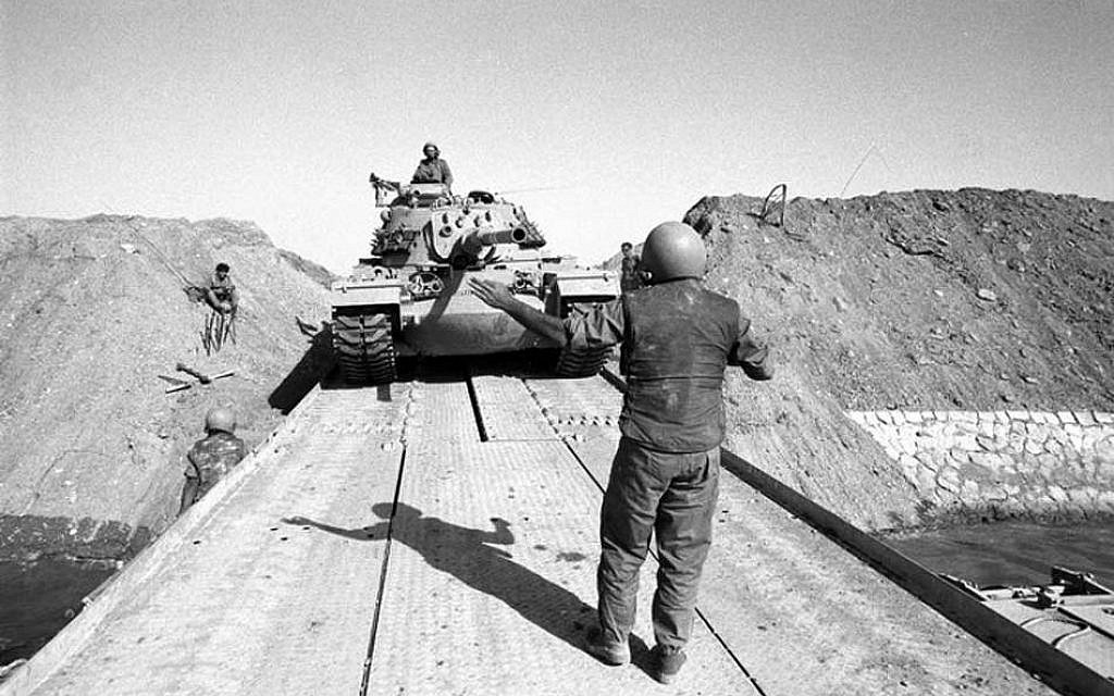 Israeli-Tank-Crossing-The-Suez-Canal-1024x640.jpg
