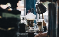 [사회]커피업계의 연령제한 : 30대 중반에 은퇴하고 싶다면, 카페에서 일하면 된다