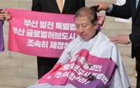 부산은 왜 다시 접전이 되었나 : 무능을 가린 삭발쇼, 지역주의를 부활시키다