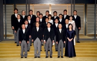 [분석]일본은 왜 세습 정치를 용인할까: 스가는 밀려나고 아베는 굳건한 이유