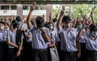 태국 민주화 운동을 이해하기 위한 기초교양 2: 태국 역사상 최초의 일이 벌어지고 있다